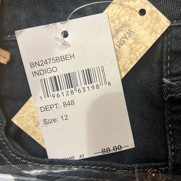 Democracy  #242 High Rise Itty Bitty Boot Indigo frayed hem Jean - Picture 5 of 9